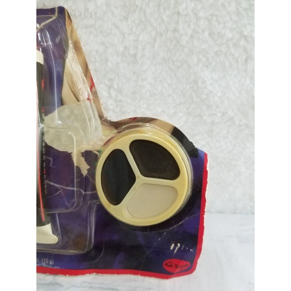 Fun World Living Nightmare Theatrical Blood for Night Stalker Make up No Fangs - Picture 4 of 8